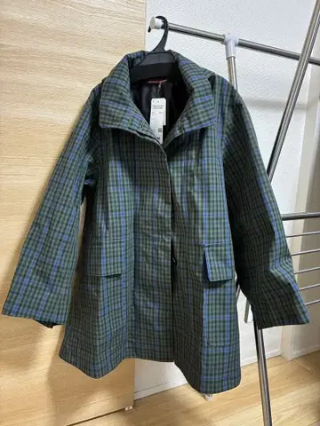 유니클로 블록 테크 코트 (콩트와르 데코토니에)