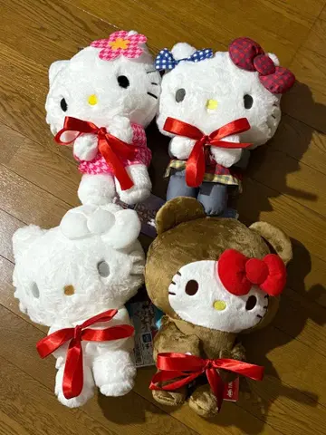 My 헬로키티 안아주기 포즈 BIG 곰 인형옷 체크 묶음 판매