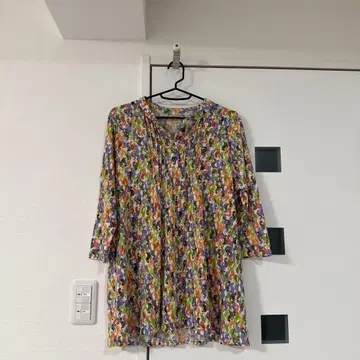 새상품급 PREZZO 다색 버튼 포함 V넥 5부 소매 튜닉 패턴 상의