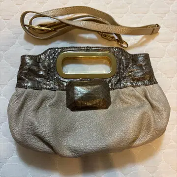 GALLARDAGALANTE 베이지 가죽 클러치백