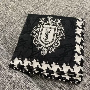 미사용 새상품 이브 생 로랑 대형 손수건 실크