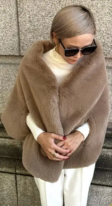 JENNE 리치 볼륨 퍼 케이프 베이지