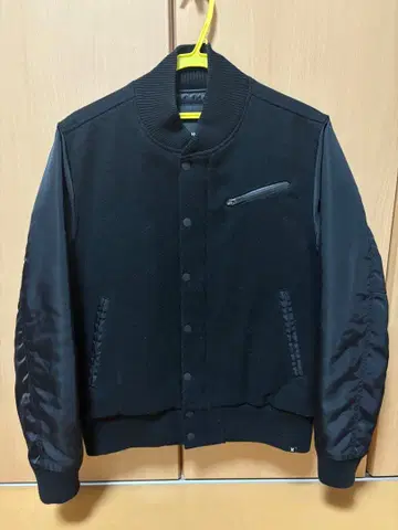 Hurley 블랙 자켓 M 사이즈