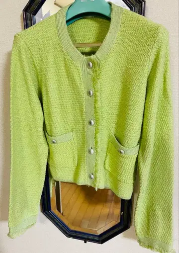 밝은 그린의 긴팔 가디건