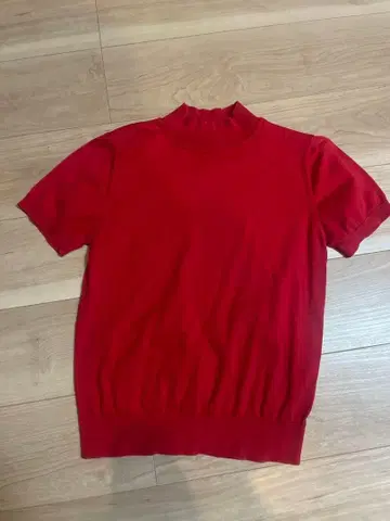 Aquascutum 레드 하이넥 반팔 니트