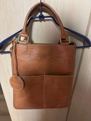 zucchero 카멜 가죽 자수 토트백