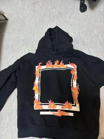 블랙 후드티 ELVIRA (엘비라)