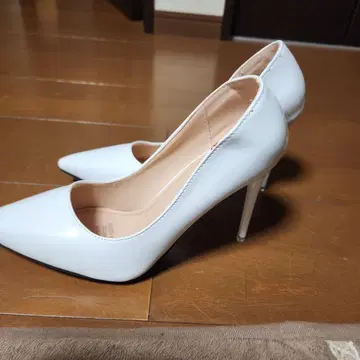 야루타 화이트 하이힐 펌프스