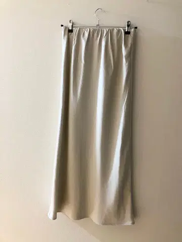 렙심 새틴 스커트