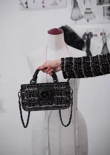 [ 한정 할인 ] Riu MALHIA KENT Rose phone bag