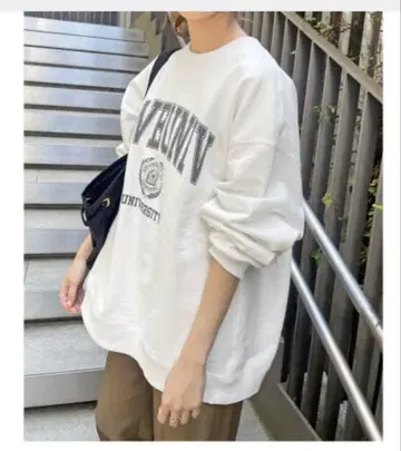 스픽 앤 스팬 칼리지 맨투맨 화이트