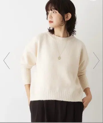 아이보리 오버 사이즈 니트 스웨터