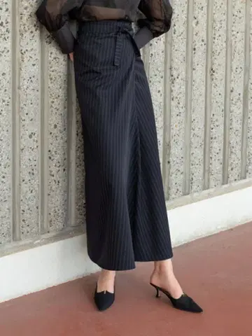 스테디셀러 인기 스트라이프 개버딘 랩 롱 스커트 BACCA