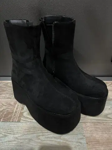 블랙 플랫폼 부츠