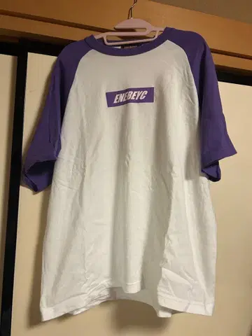 ENEBEYC 무카이 코지 개인물품 착용 래글런 T셔츠