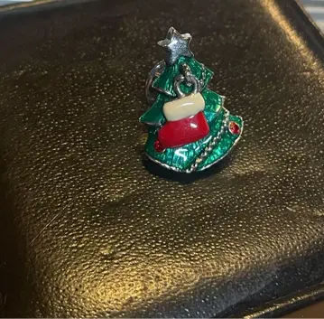 크리스마스 트리와 양말 브로치