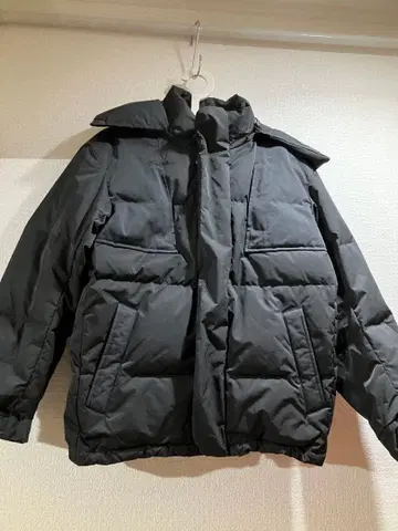 유니클로+J 블랙 다운 자켓 M 사이즈 후드 부착