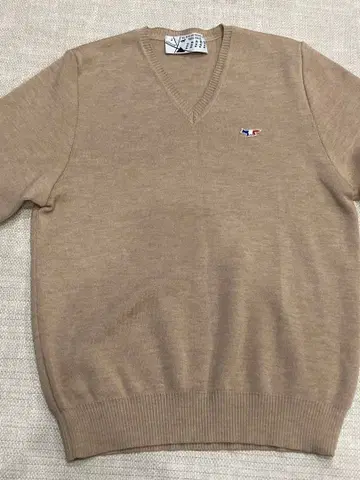 KITSUNE V넥 니트 스웨터