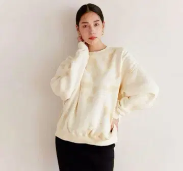 크림색 타이다이 오버 사이즈 맨투맨