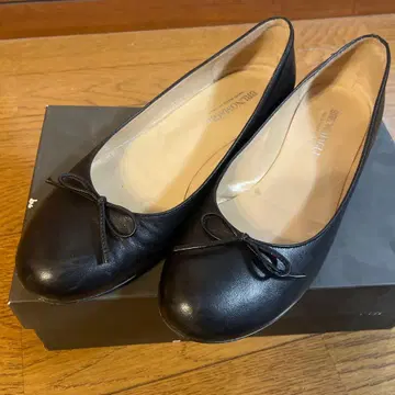 블랙 가죽 리본 플랫슈즈