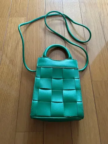 그린 뜨개질 숄더백