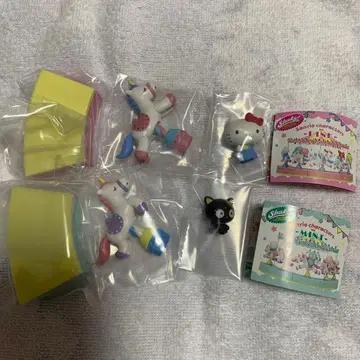 산리오 캐릭터즈 회전목마 가챠 헬로키티 초코캣