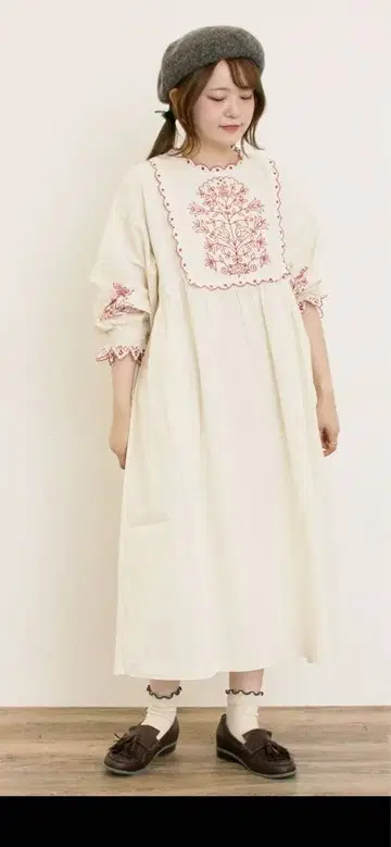 사만사 모스모스 배색 자수 원피스 아이보리 S 사이즈