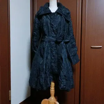 EIKO KONDO / 블랙 퀼팅 코트