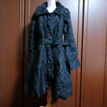 EIKO KONDO / 블랙 퀼팅 코트