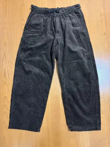 2024 모델 UNIQLO U 코듀로이 턱 와이드 팬츠 브라운 L