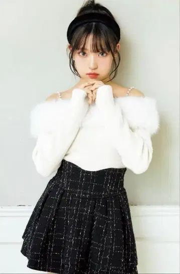 미셸 마카롱 퍼 오프숄더 니트탑 프리 사이즈