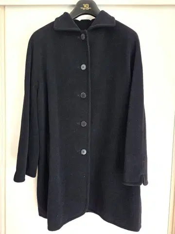 화이트 베어 블랙 코트