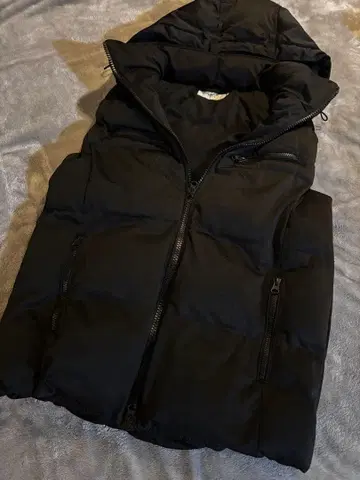 AZUL 다운 베스트 블랙