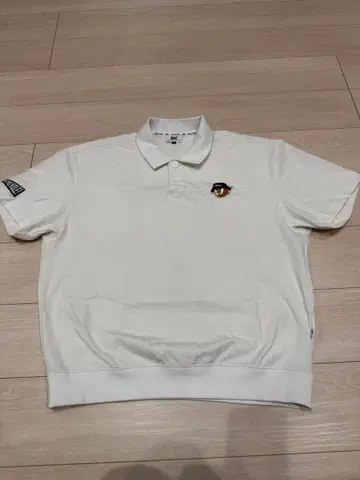 화이트 피케 셔츠 자수 로고