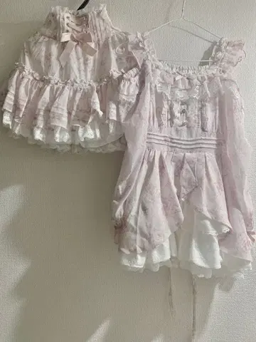 리즈리사 프릴 포함 핑크 셋업 핑크