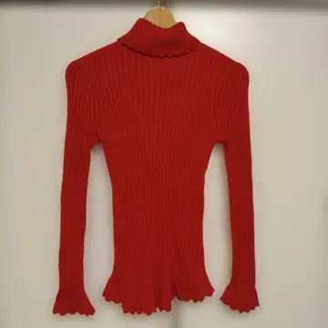 리브 레드 하이넥 스웨터