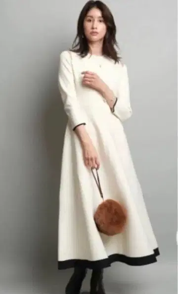 저스길리티 미카 씨 콜라보 숄더 슬릿 레이디 원피스