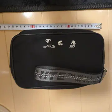 블랙 클러치백 지퍼 포함