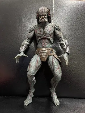 아머드 어쌔신 프레데터 NECA