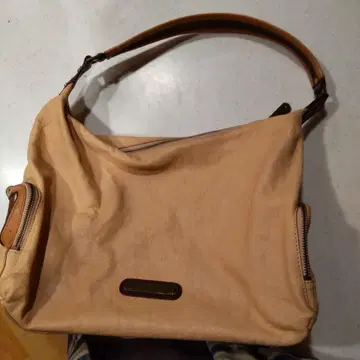 베이지 가죽 숄더백