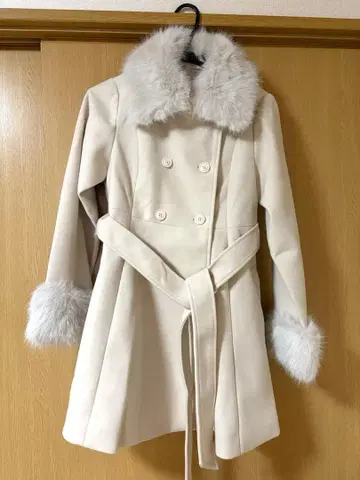 마제스틱 레곤 멀티 way 인조 모피 칼라 플레어 코트