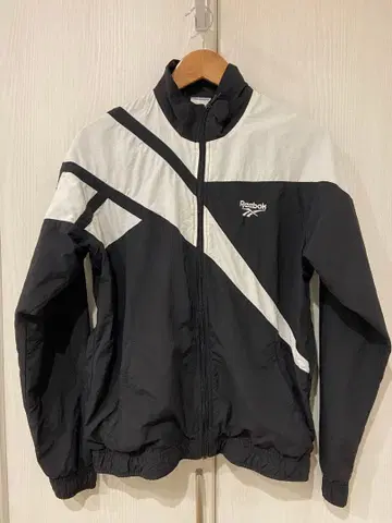 Reebok CLASSIC 나일론 자켓 블랙 화이트