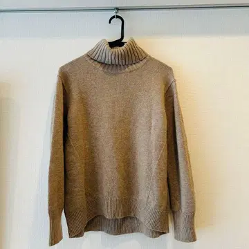 UNITED ARROWS 바이어스 터틀넥 니트 베이지