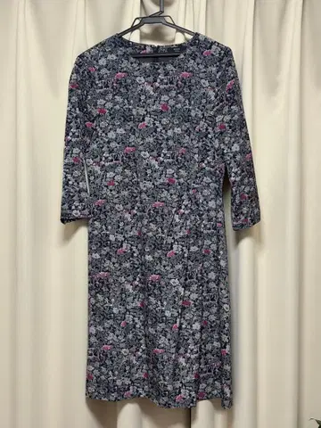 네이비 핑크 꽃무늬 7부 소매 원피스