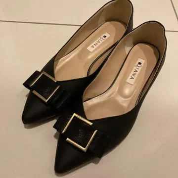 DIANA 블랙 스틸레토 펌프스