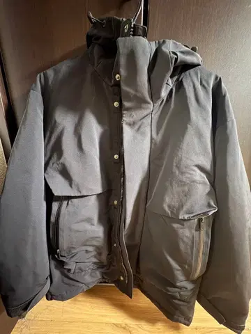 블랙 다운 자켓 후드 부착