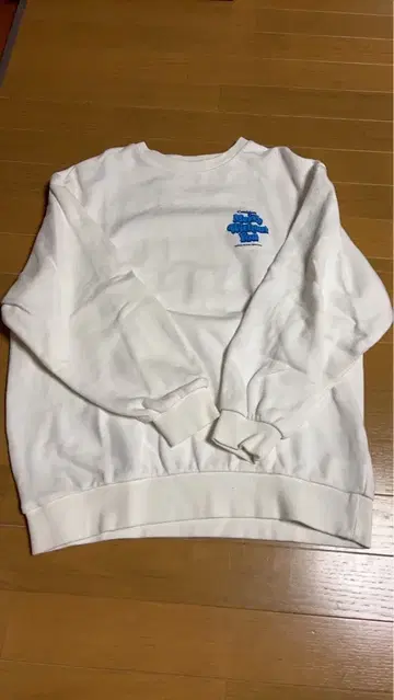 화이트 맨투맨 트레이닝복