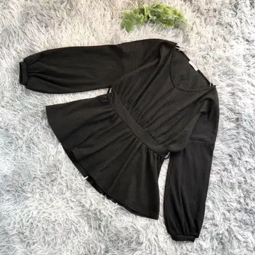 INGNI [ M ] 블랙 블랙 리브 페플럼 벌룬 슬리브 튜닉