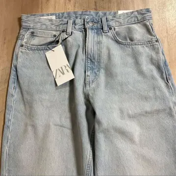 [택 포함 새상품] ZARA 슬림핏 데님 크롭 기장 (라이트 블루)