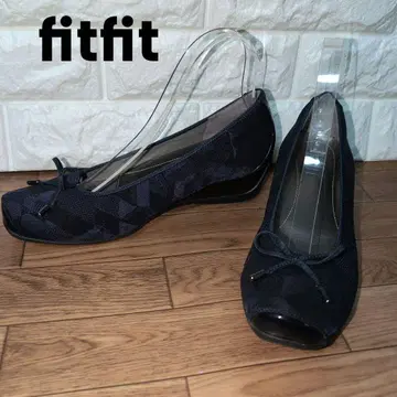 새상품급 fitfit 네이비 스웨이드와 에나멜 콤비 낮은 힐 펌프스
